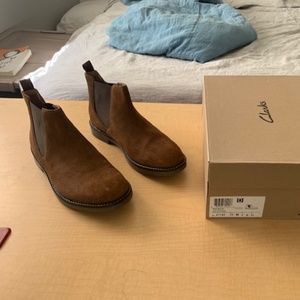 Clarks Chelsea Boots (Size 10 M)